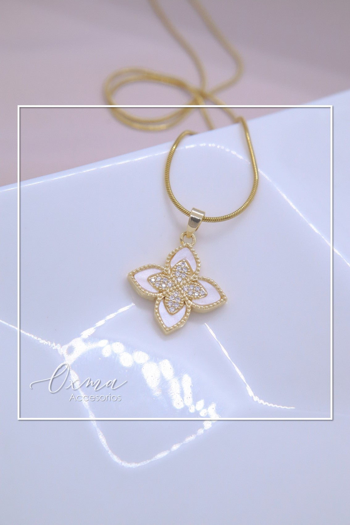 COLLAR TREBOL PUNTAS