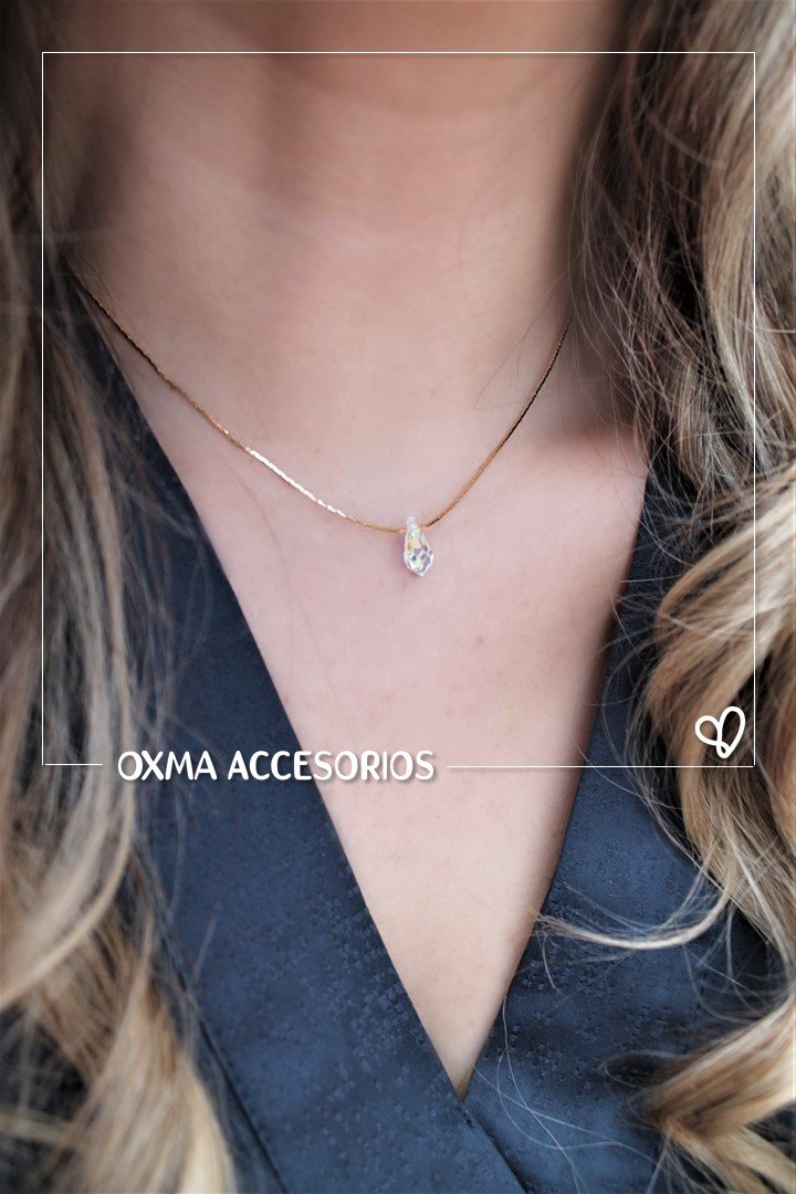 collar gota swarosvky blanca