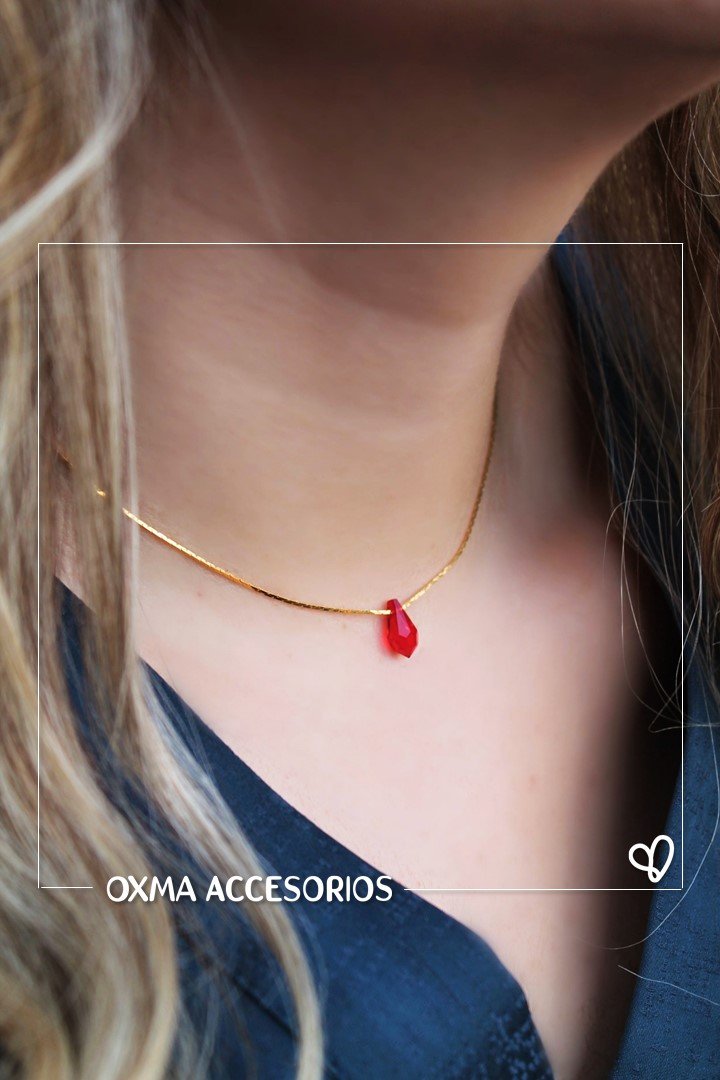collar gota swarosvky roja