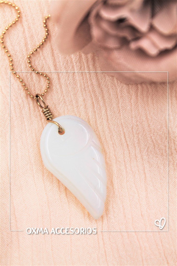 collar ala piedra natural