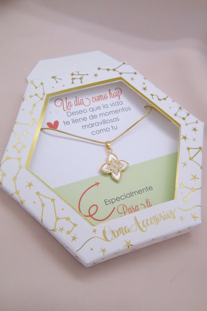 COLLAR TREBOL PUNTAS