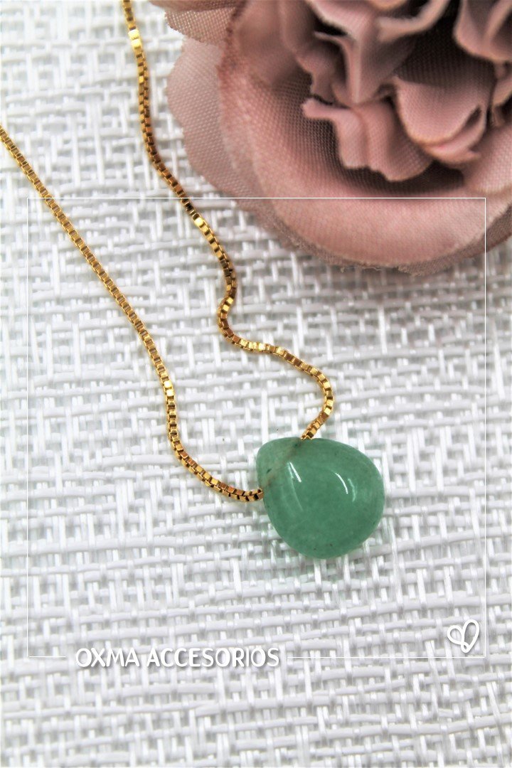 collar piedra natural gota