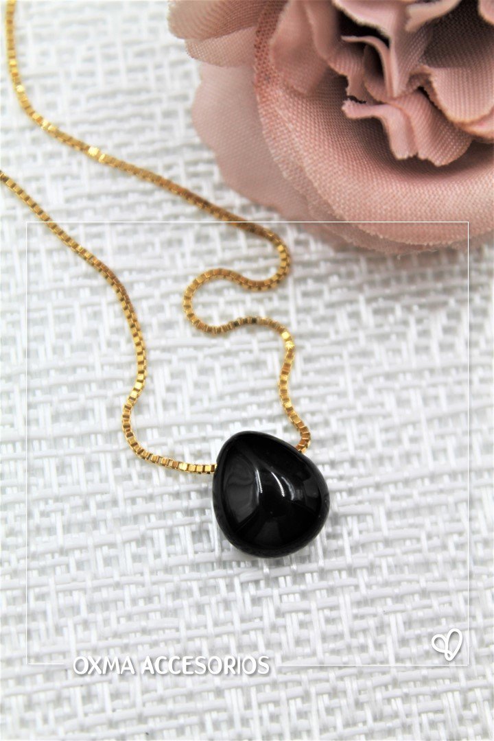 collar piedra natural gota