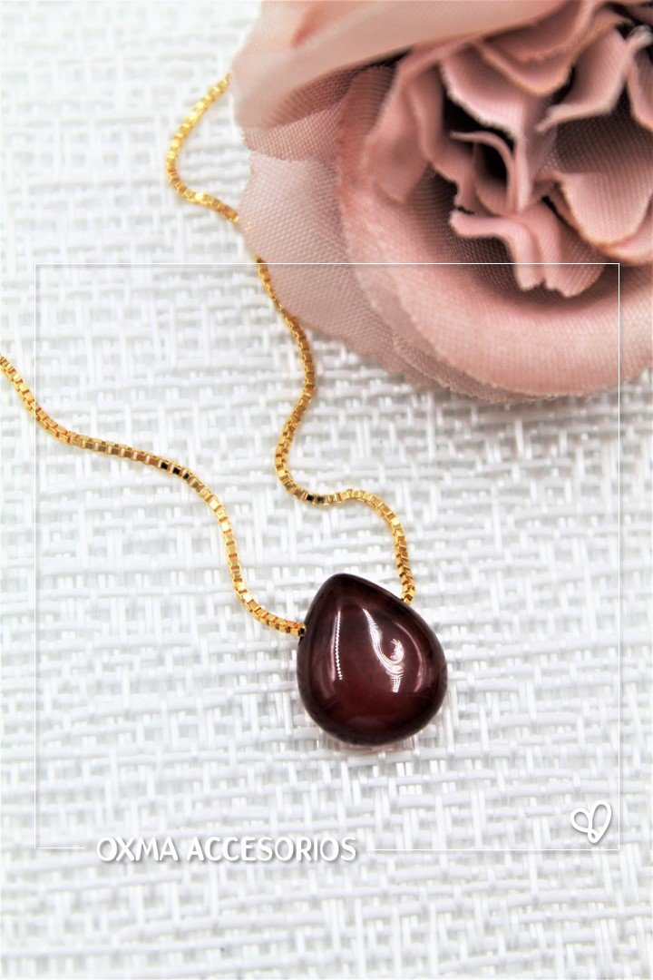 collar piedra natural gota