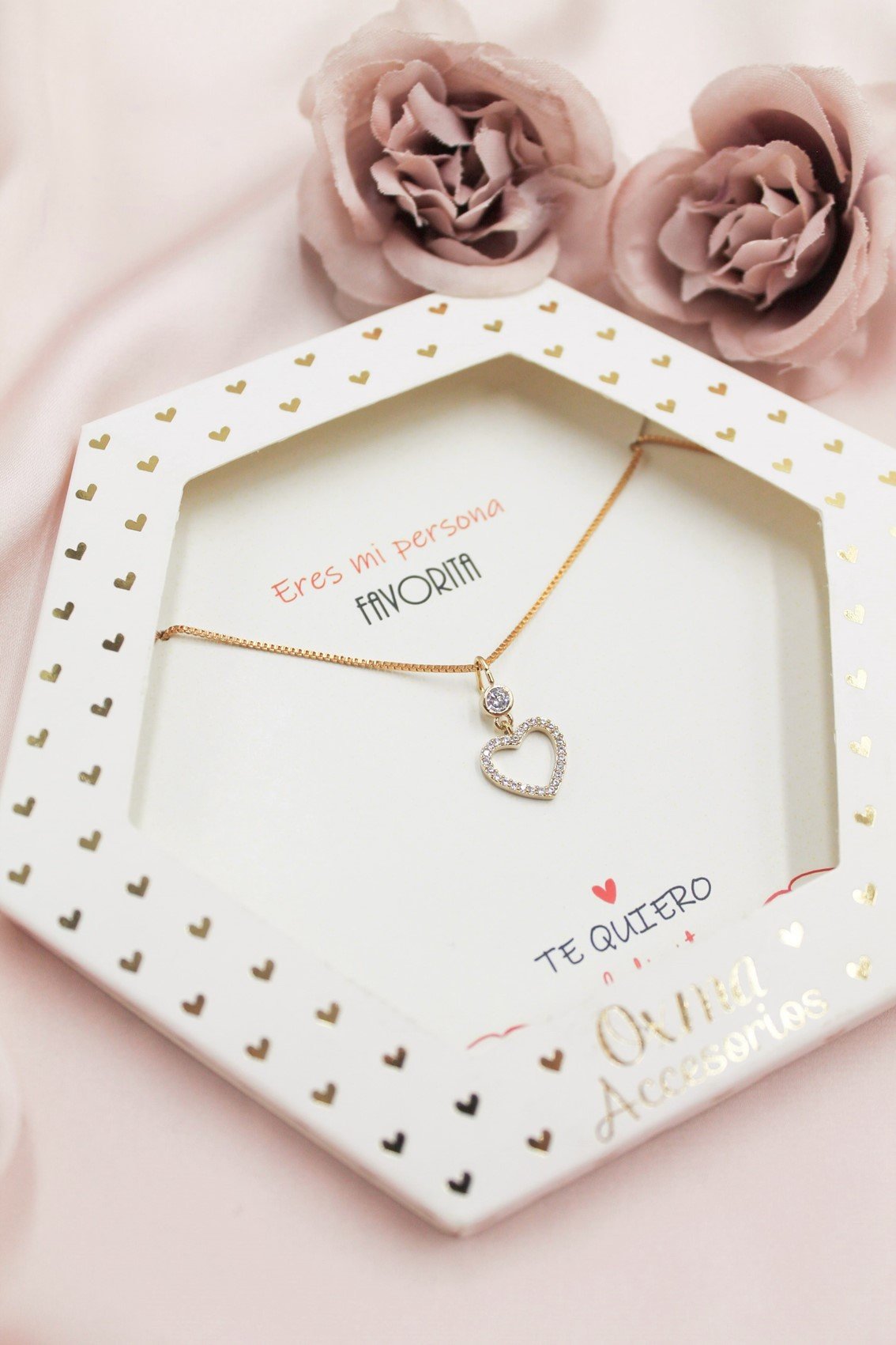 collar corazón microcircones blancos