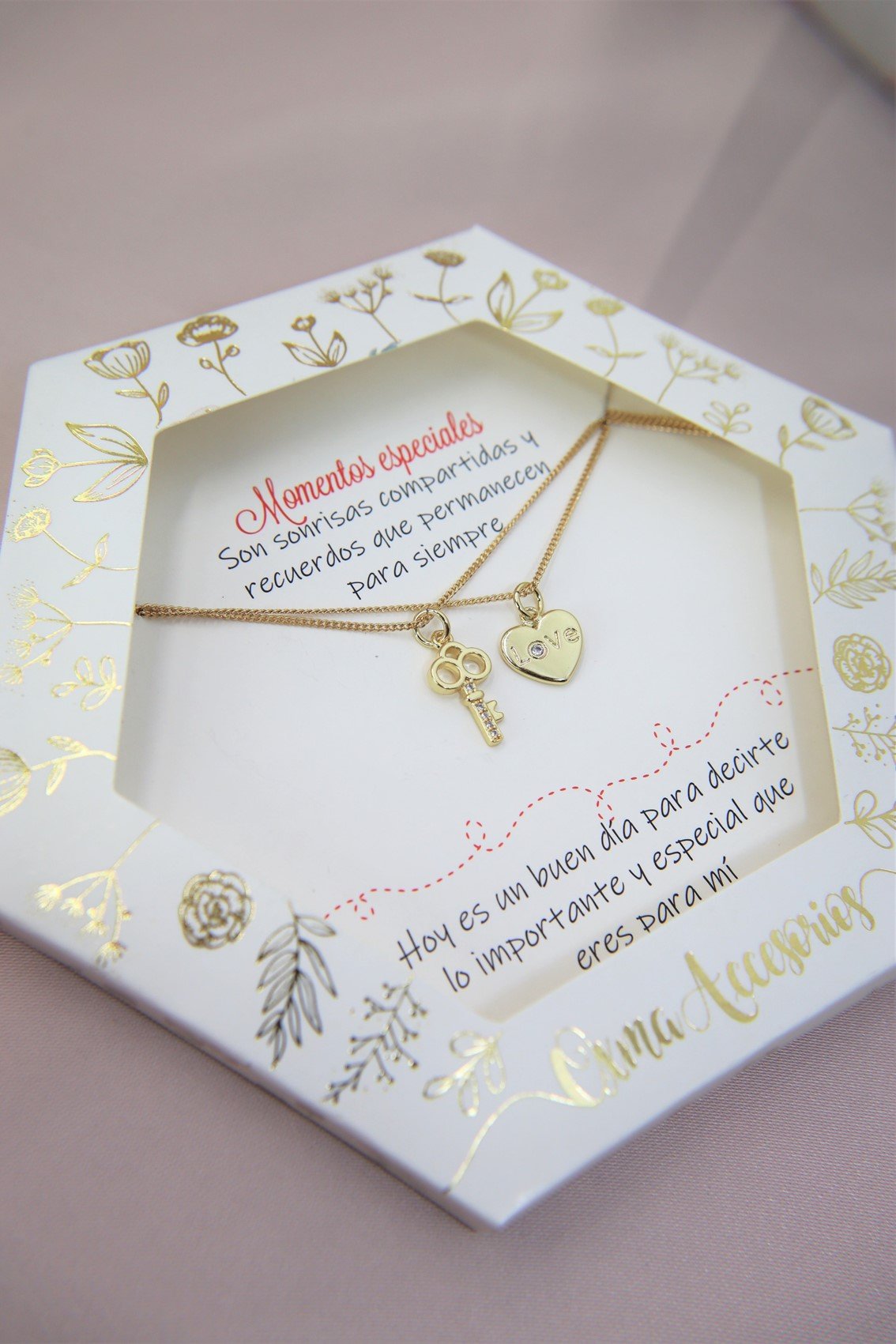 COLLARES CORA Y LLAVE