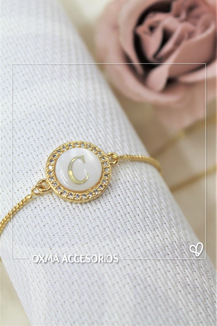 pulsera inicial nacar blanca