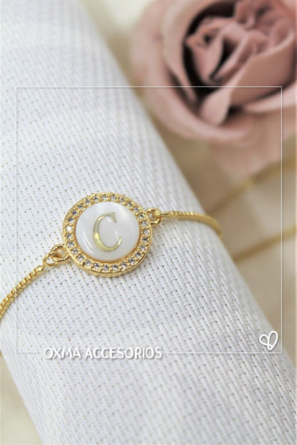 pulsera inicial nacar blanca